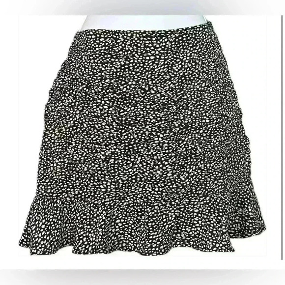 Abercrombie & Fitch Ruffle Hem Mini Skirt (344) - Picture 3 of 14